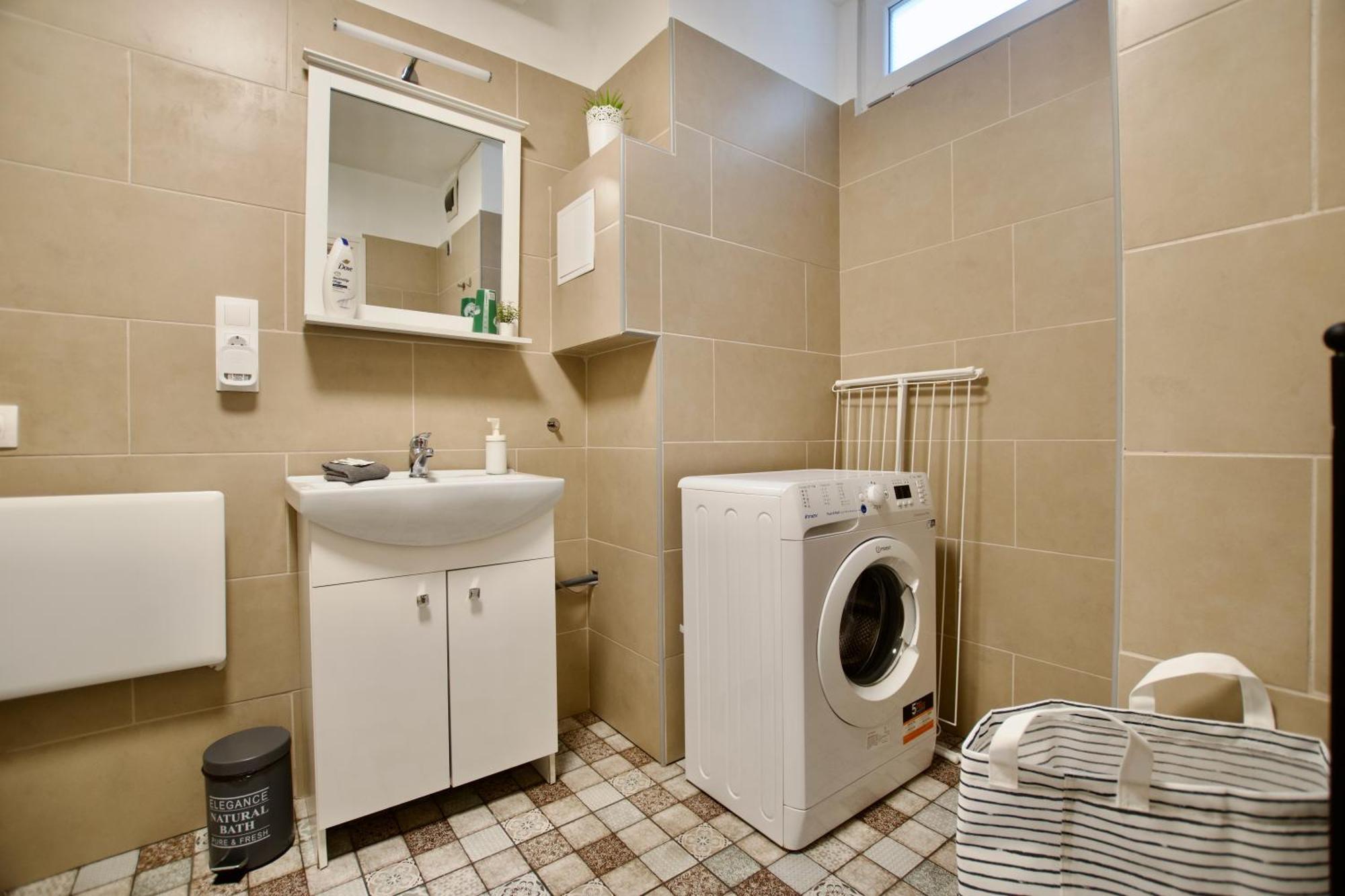 Studio Apartment By Hi5- Rozsa Street Budapest Bagian luar foto