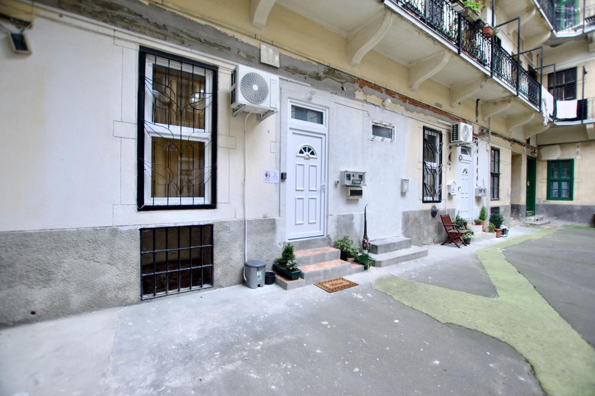 Studio Apartment By Hi5- Rozsa Street Budapest Bagian luar foto